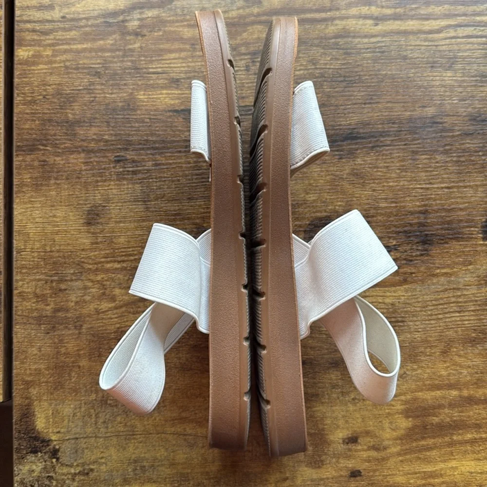 Steve Madden 9.5 White & Tan Iria Sandals